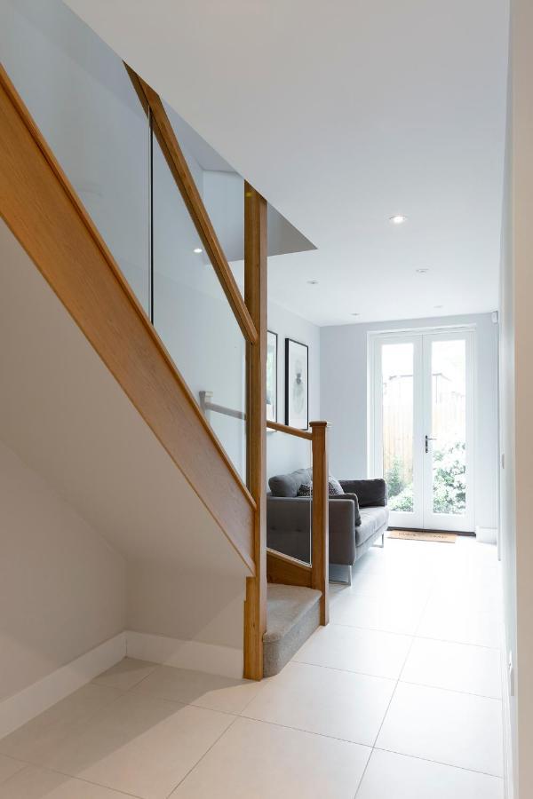 Immaculate Central Windsor Town House With Parking Exterior foto