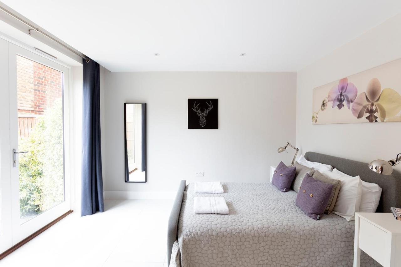 Immaculate Central Windsor Town House With Parking Exterior foto