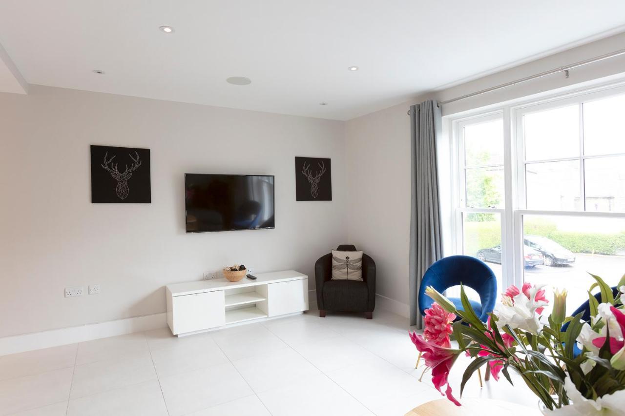 Immaculate Central Windsor Town House With Parking Exterior foto